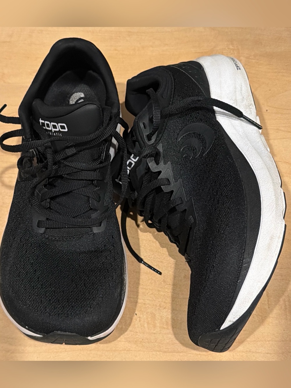 Topo BLACK Phantom 3, Waterproof Running athletic Shoes Comfort Size 9.5 Women’s